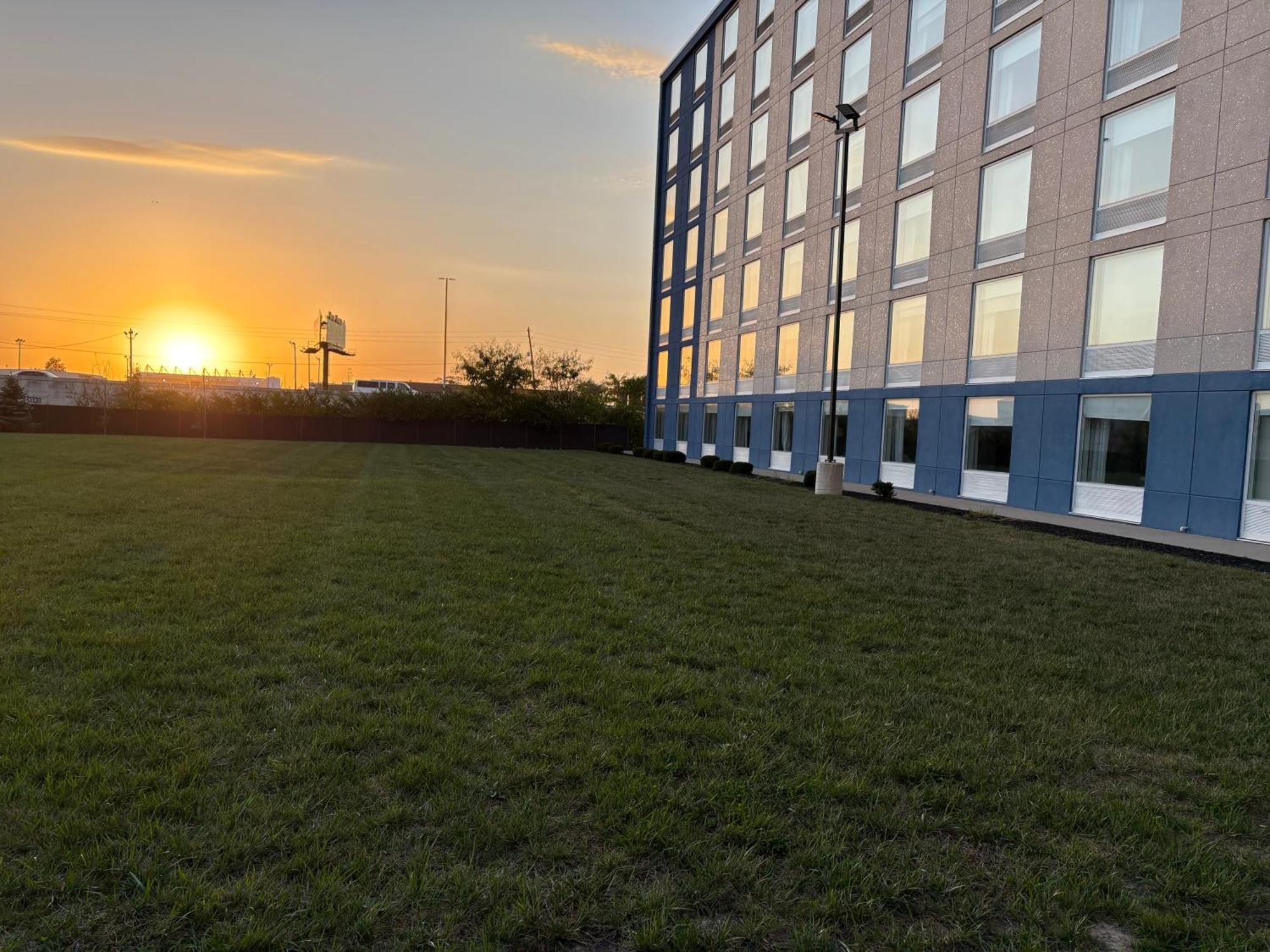 Delta Hotels By Marriott Indianapolis Airport Exterior photo